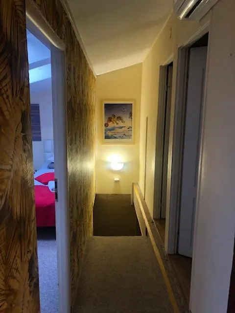 Residence B&B La Fontaine Aparthotel Krakow 2*,  Poland